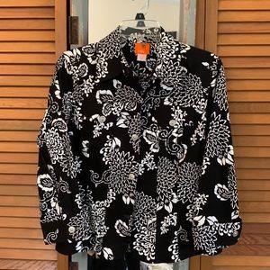 Hearts of Palm, size 8, black and white floral print jacket. Silver buttons.